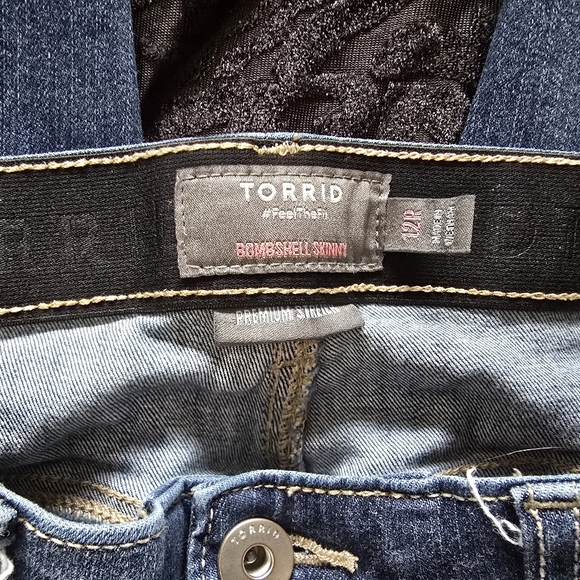 Torrid 12R Bombshell Skinny Jeans - Picture 2 of 2